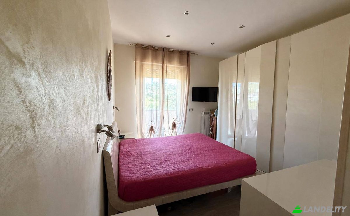 Apartment for Sale Via Vigliarolo, 88100 Catanzaro CZ, Catanzaro, Province of Catanzaro, Calabria, Italy. Photo 12