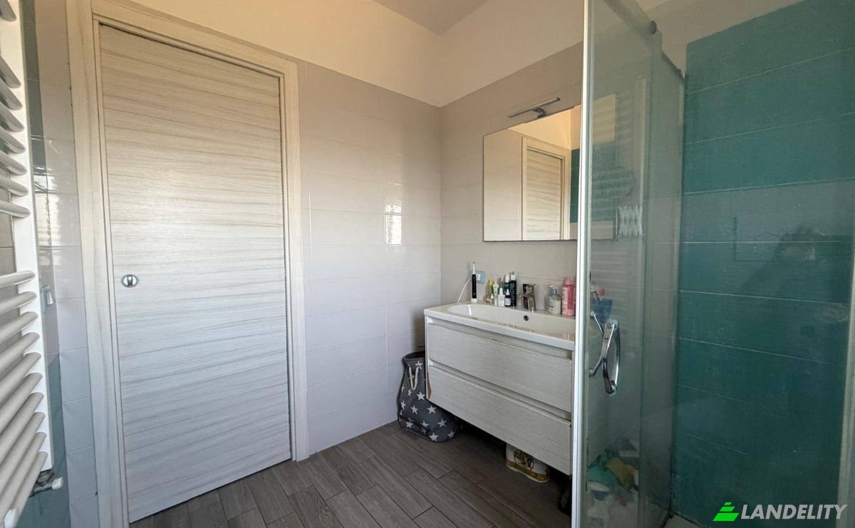 Apartment for Sale Via Vigliarolo, 88100 Catanzaro CZ, Catanzaro, Province of Catanzaro, Calabria, Italy. Photo 15