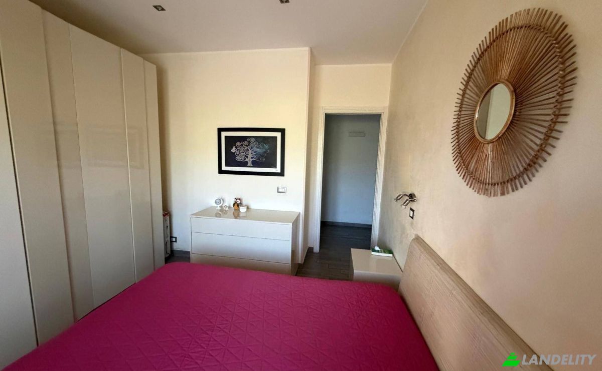 Apartment for Sale Via Vigliarolo, 88100 Catanzaro CZ, Catanzaro, Province of Catanzaro, Calabria, Italy. Photo 13