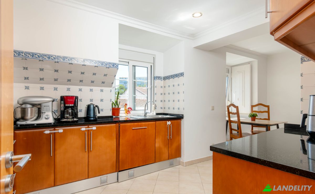 Apartment for Sale R Carvalho Freirinha 39, 2800-676 Almada, Almada, Setubal, Portugal. Photo 4