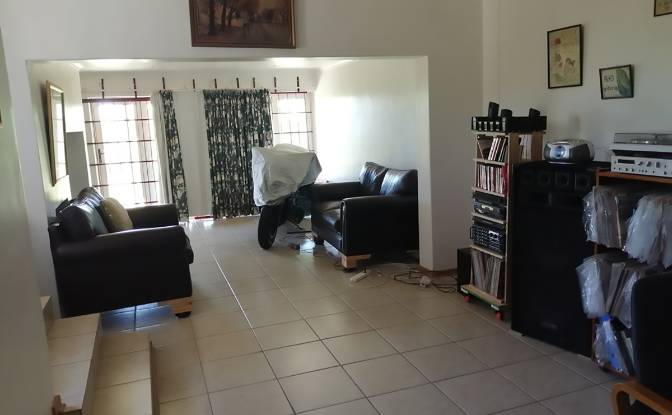Single Family Home for Sale OLIENHOUT CRESCENT. Photo#10 Single Family Home for Sale OLIENHOUT CRESCENT. Photo#10