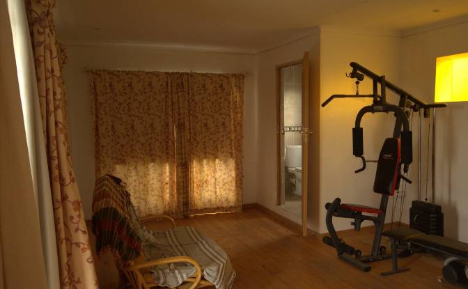 Single Family Home for Sale OLIENHOUT CRESCENT. Photo#3 Single Family Home for Sale OLIENHOUT CRESCENT. Photo#3