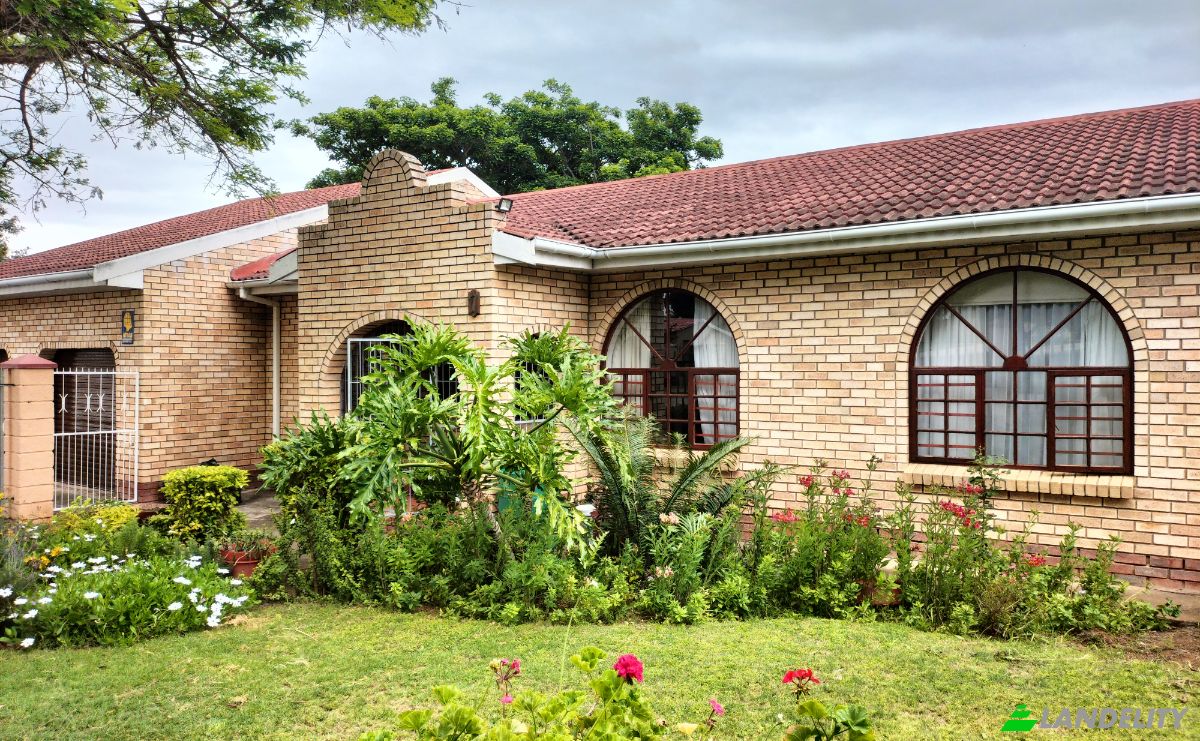 Single Family Home for Sale Elemans St, Vanes Estate, Kariega, Nelson Mandela Bay Metropolitan Municipality, Eastern Cape, South Africa. Photo 1