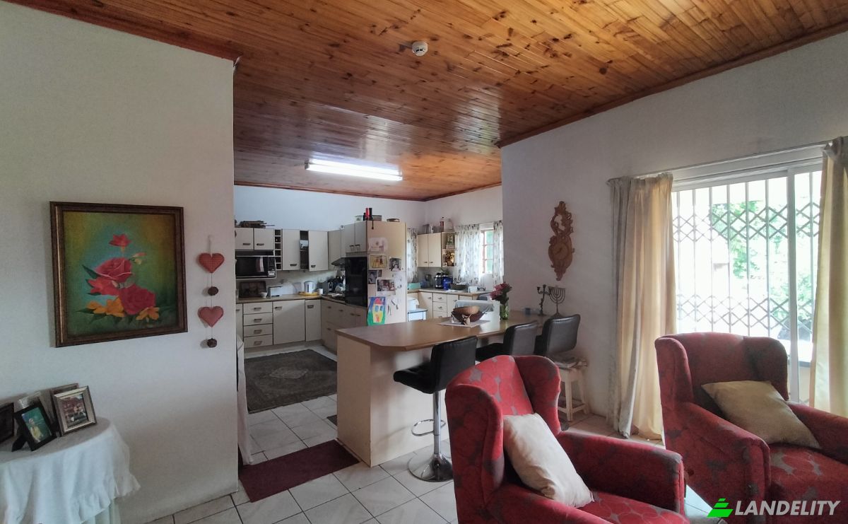 Single Family Home for Sale Elemans St, Vanes Estate, Kariega, Nelson Mandela Bay Metropolitan Municipality, Eastern Cape, South Africa. Photo 2