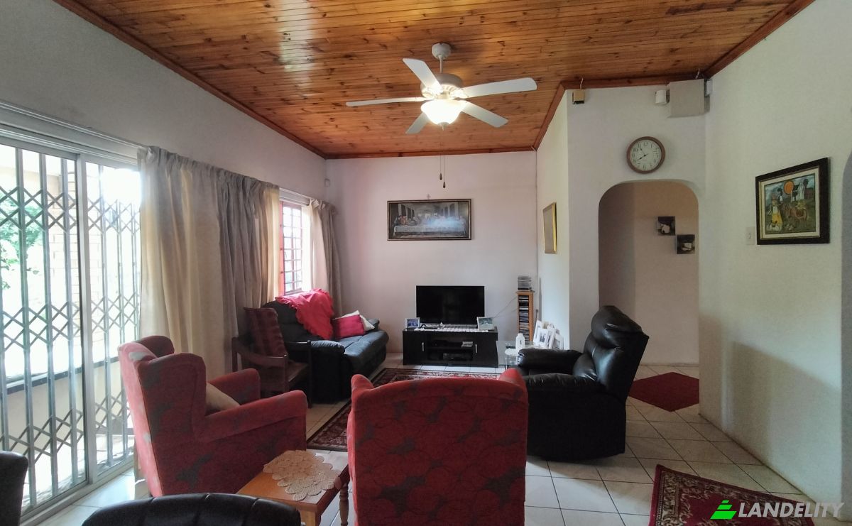 Single Family Home for Sale Elemans St, Vanes Estate, Kariega, Nelson Mandela Bay Metropolitan Municipality, Eastern Cape, South Africa. Photo 5