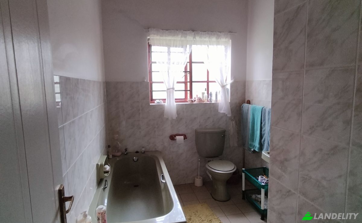 Single Family Home for Sale Elemans St, Vanes Estate, Kariega, Nelson Mandela Bay Metropolitan Municipality, Eastern Cape, South Africa. Photo 9