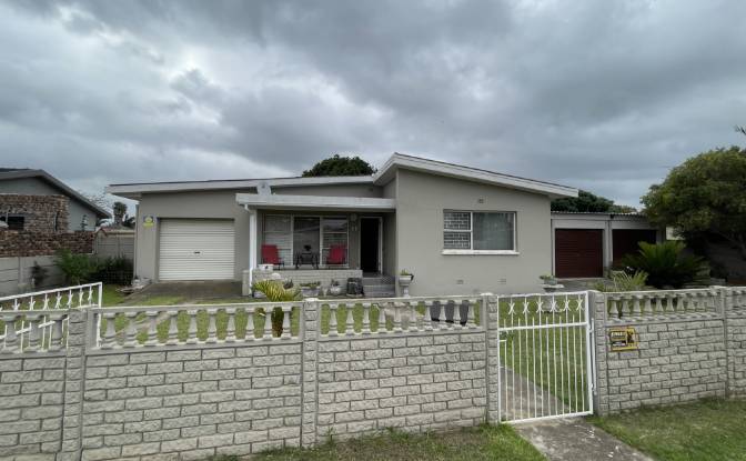 Single Family Home for Sale - Despatch, South Africa