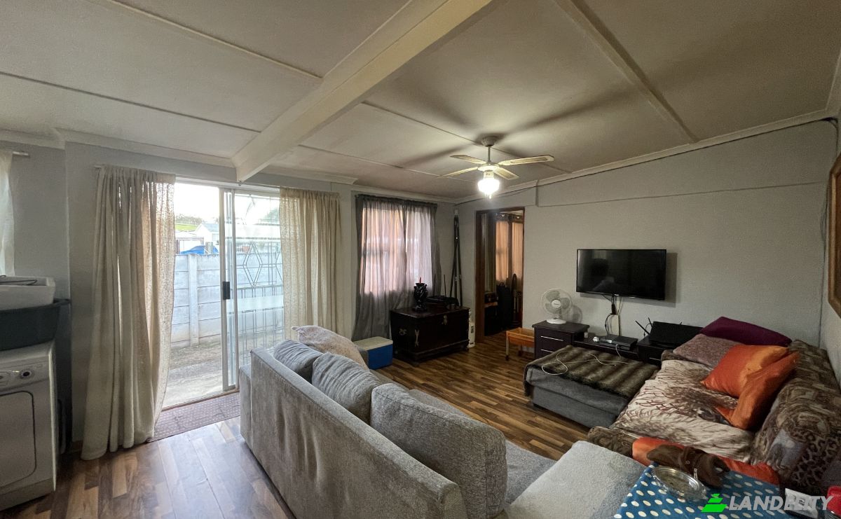 Single Family Home for Sale Main St, Heuwelkruin, Despatch, Nelson Mandela Bay Metropolitan Municipality, Eastern Cape, South Africa. Photo 3