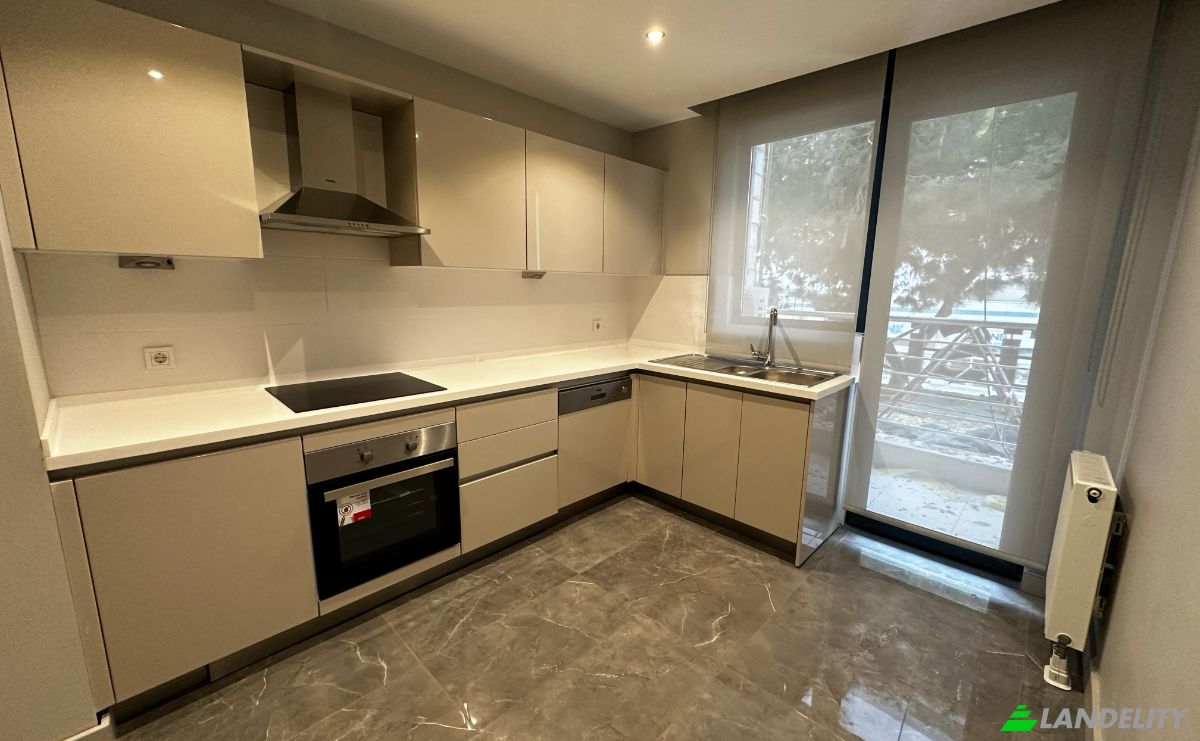 Apartment for Sale Zumrutevler, Okul Sk No:, 34852 Maltepe Istanbul, Istanbul, Maltepe, Turkiye. Photo 1