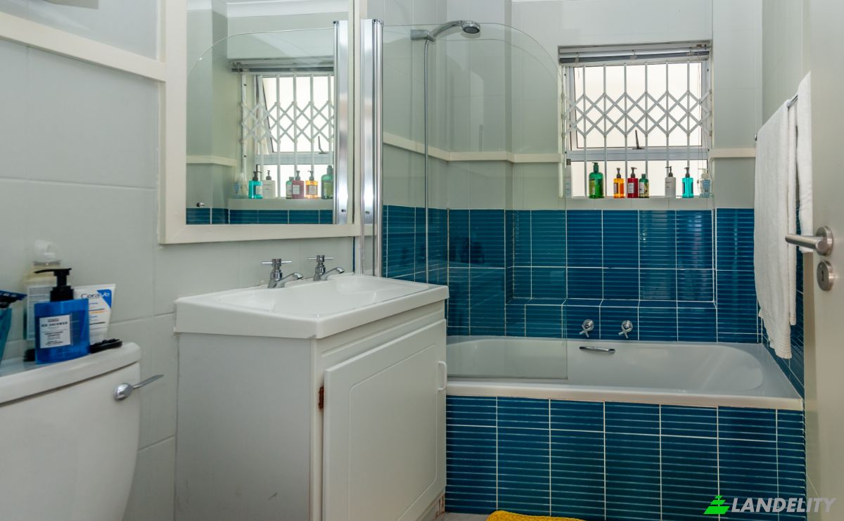 Apartment for Sale Vriende St, Oranjezicht, Cape Town, City of Cape Town Metropolitan Municipality, Western Cape, South Africa. Photo 11