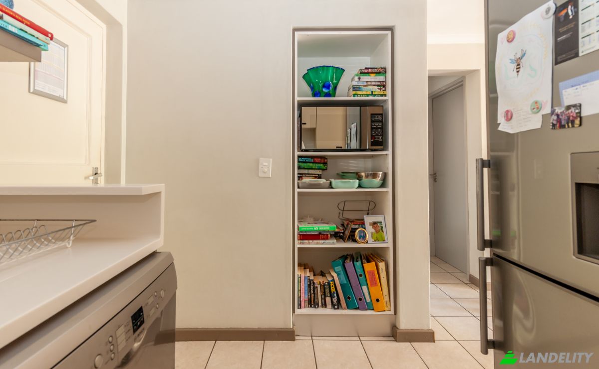 Apartment for Sale Vriende St, Oranjezicht, Cape Town, City of Cape Town Metropolitan Municipality, Western Cape, South Africa. Photo 18