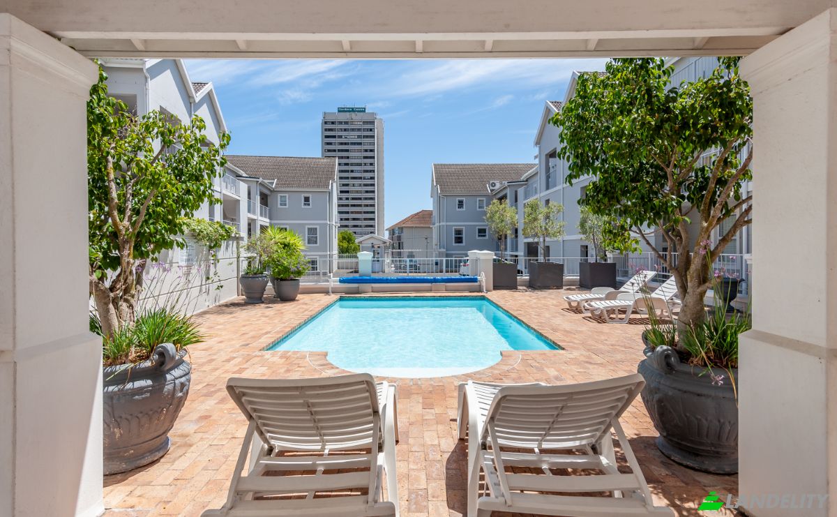 Apartment for Sale Vriende St, Oranjezicht, Cape Town, City of Cape Town Metropolitan Municipality, Western Cape, South Africa. Photo 2
