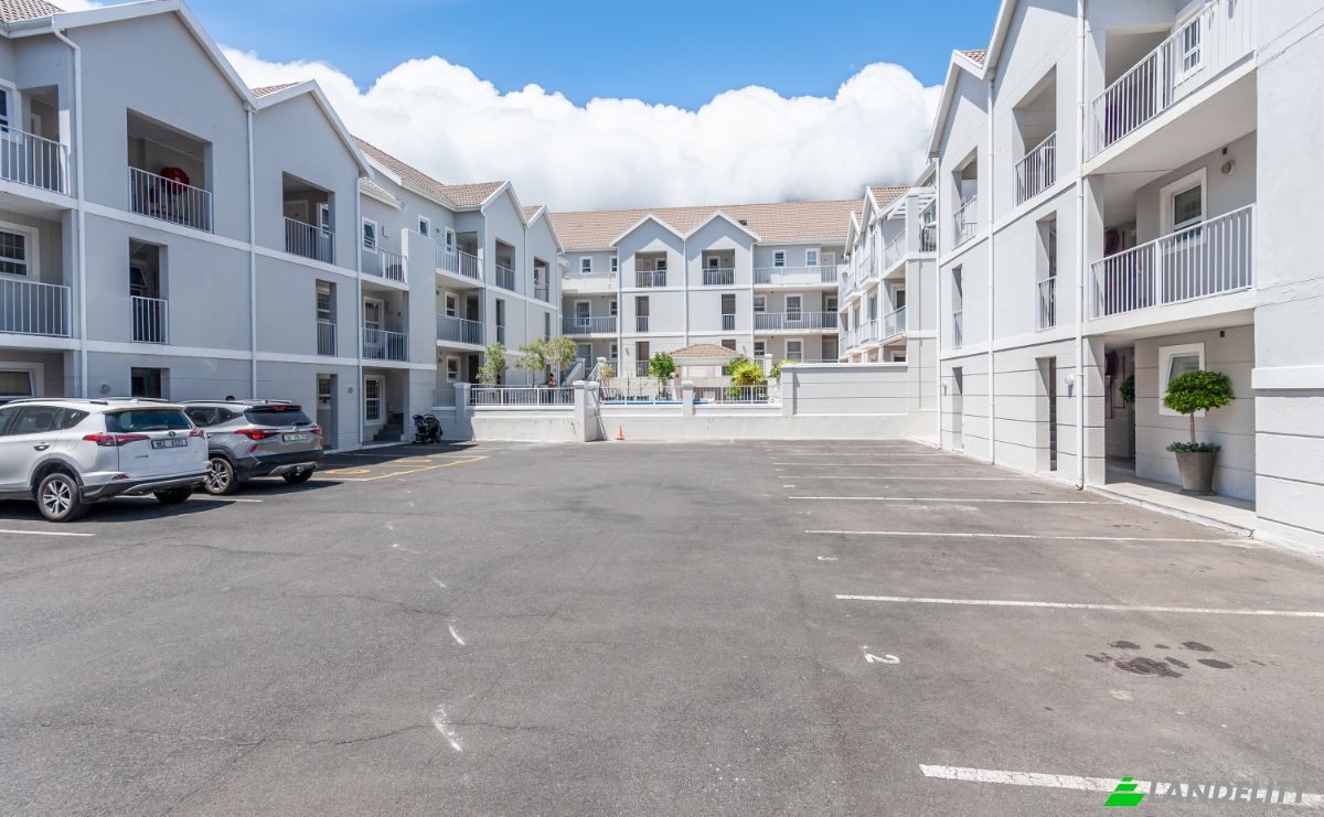 Apartment for Sale Vriende St, Oranjezicht, Cape Town, City of Cape Town Metropolitan Municipality, Western Cape, South Africa. Photo 3