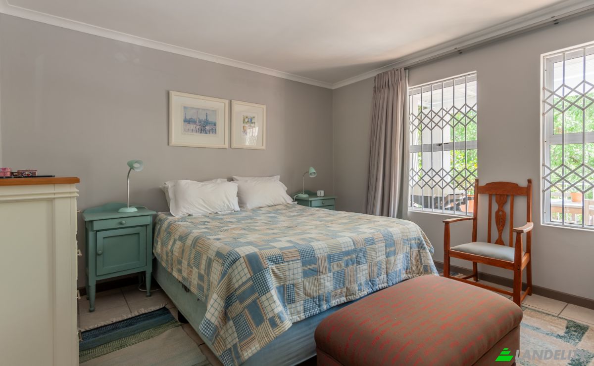 Apartment for Sale Vriende St, Oranjezicht, Cape Town, City of Cape Town Metropolitan Municipality, Western Cape, South Africa. Photo 4