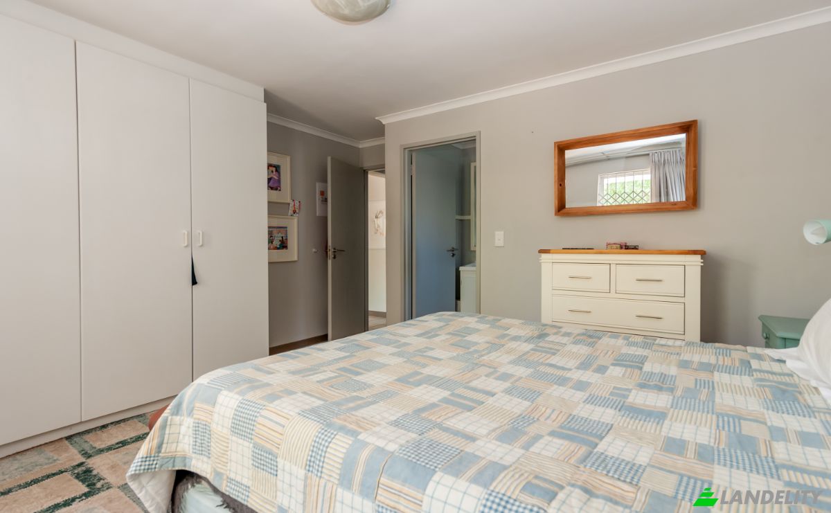 Apartment for Sale Vriende St, Oranjezicht, Cape Town, City of Cape Town Metropolitan Municipality, Western Cape, South Africa. Photo 5