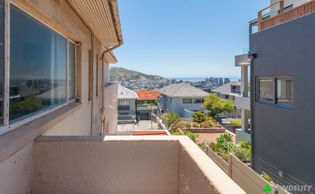 Apartment for Sale St James St, Vredehoek, Cape Town, City of Cape Town Metropolitan Municipality, Western Cape, South Africa. Photo 1
