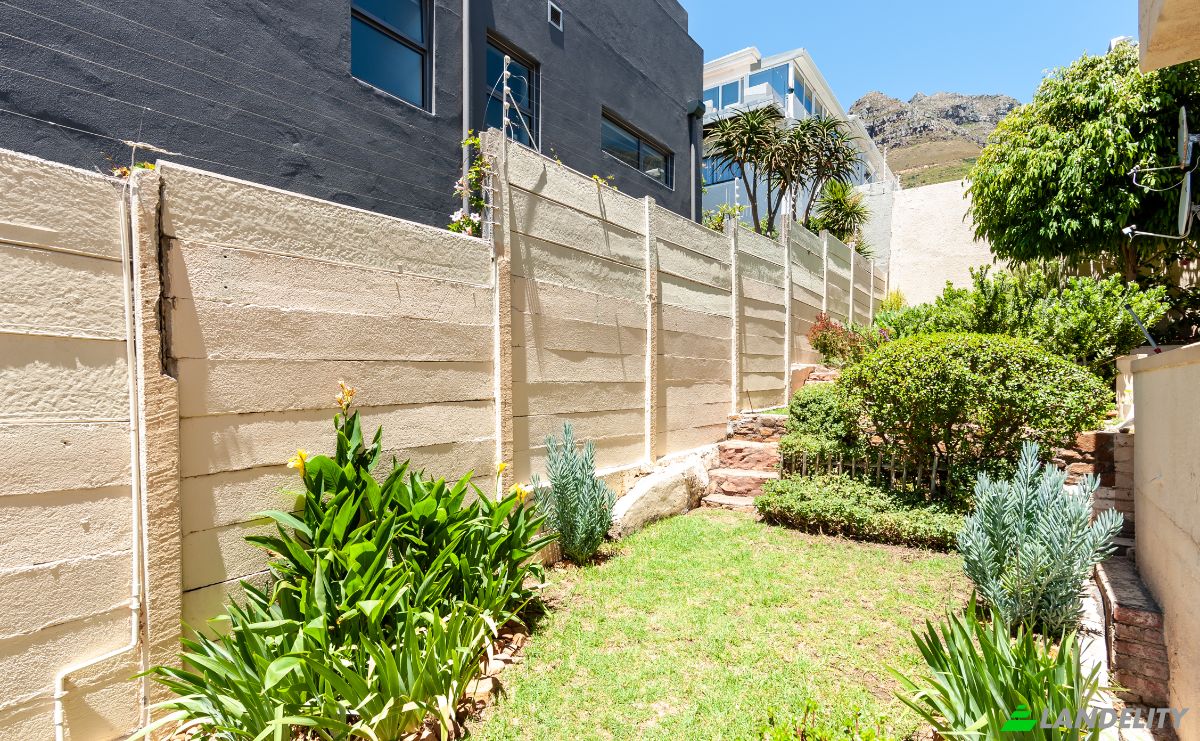 Apartment for Sale St James St, Vredehoek, Cape Town, City of Cape Town Metropolitan Municipality, Western Cape, South Africa. Photo 13