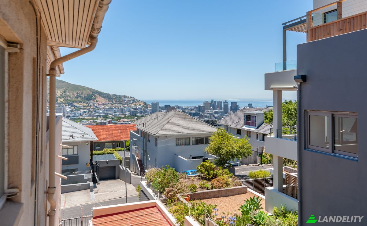 Apartment for Sale St James St, Vredehoek, Cape Town, City of Cape Town Metropolitan Municipality, Western Cape, South Africa. Photo 2