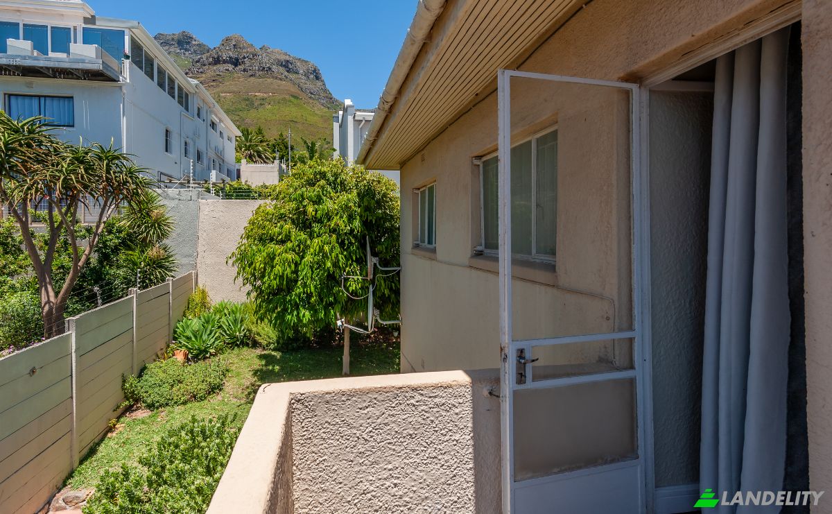 Apartment for Sale St James St, Vredehoek, Cape Town, City of Cape Town Metropolitan Municipality, Western Cape, South Africa. Photo 3