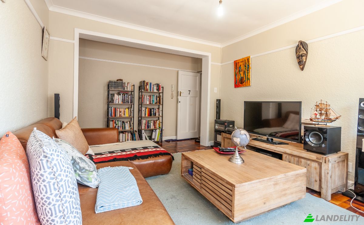 Apartment for Sale St James St, Vredehoek, Cape Town, City of Cape Town Metropolitan Municipality, Western Cape, South Africa. Photo 5
