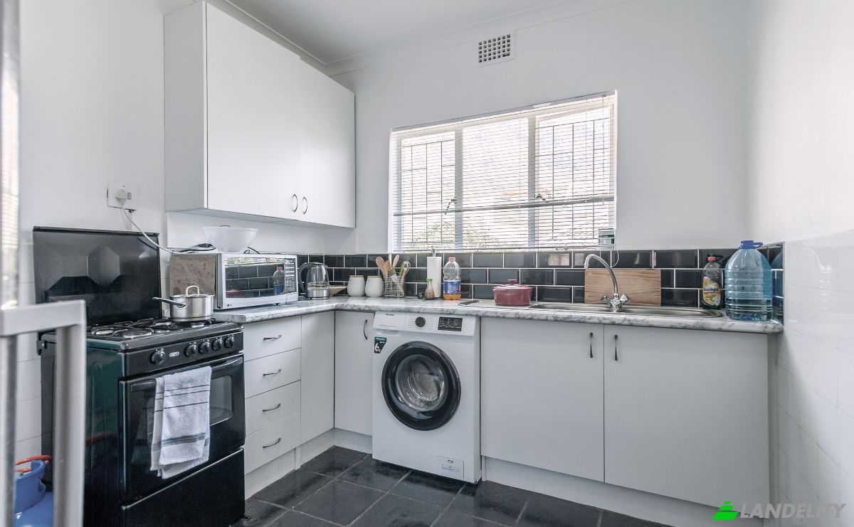 Apartment for Sale St James St, Vredehoek, Cape Town, City of Cape Town Metropolitan Municipality, Western Cape, South Africa. Photo 6