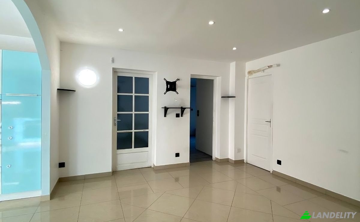 Single Family Home for Sale Quai Megisserie, 34700 Lodeve, Lodeve, Herault, Occitanie, France. Photo 13