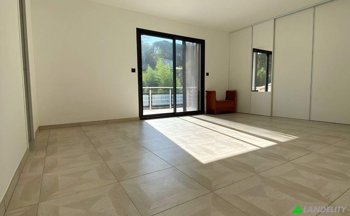 Single Family Home for Sale Quai Megisserie, 34700 Lodeve, Lodeve, Herault, Occitanie, France. Photo 2