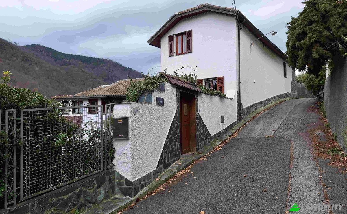 Single Family Home for Sale via Quinno, 17019 Casanova SV, Varazze, Province of Savona, Liguria, Italy. Photo 2