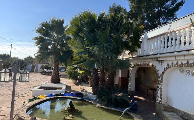 Villa for Sale - Chiva, Spain