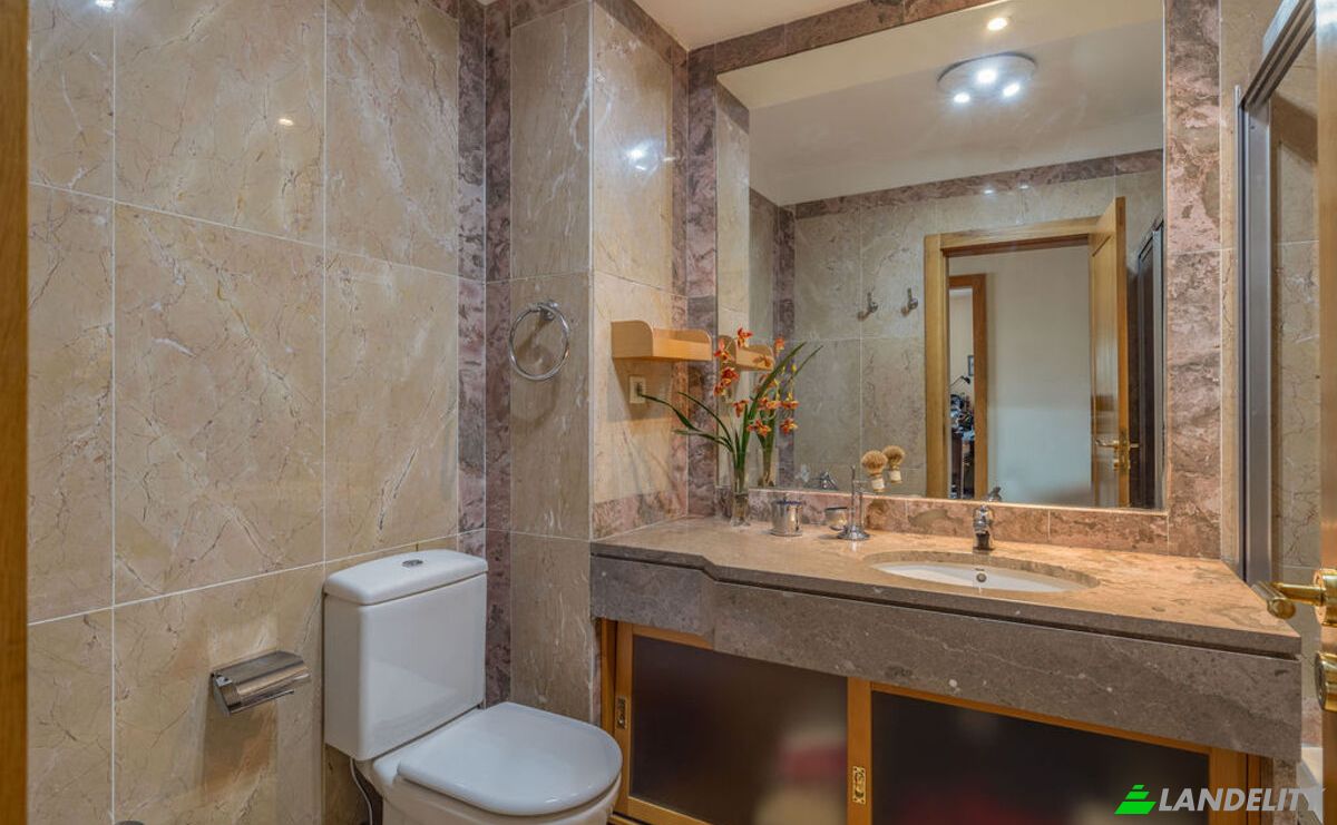Apartment for Sale R Manuel Moreira Barros 621, 4400-346 Vila Nova de Gaia, Vila Nova de Gaia, Porto District, Portugal. Photo 8