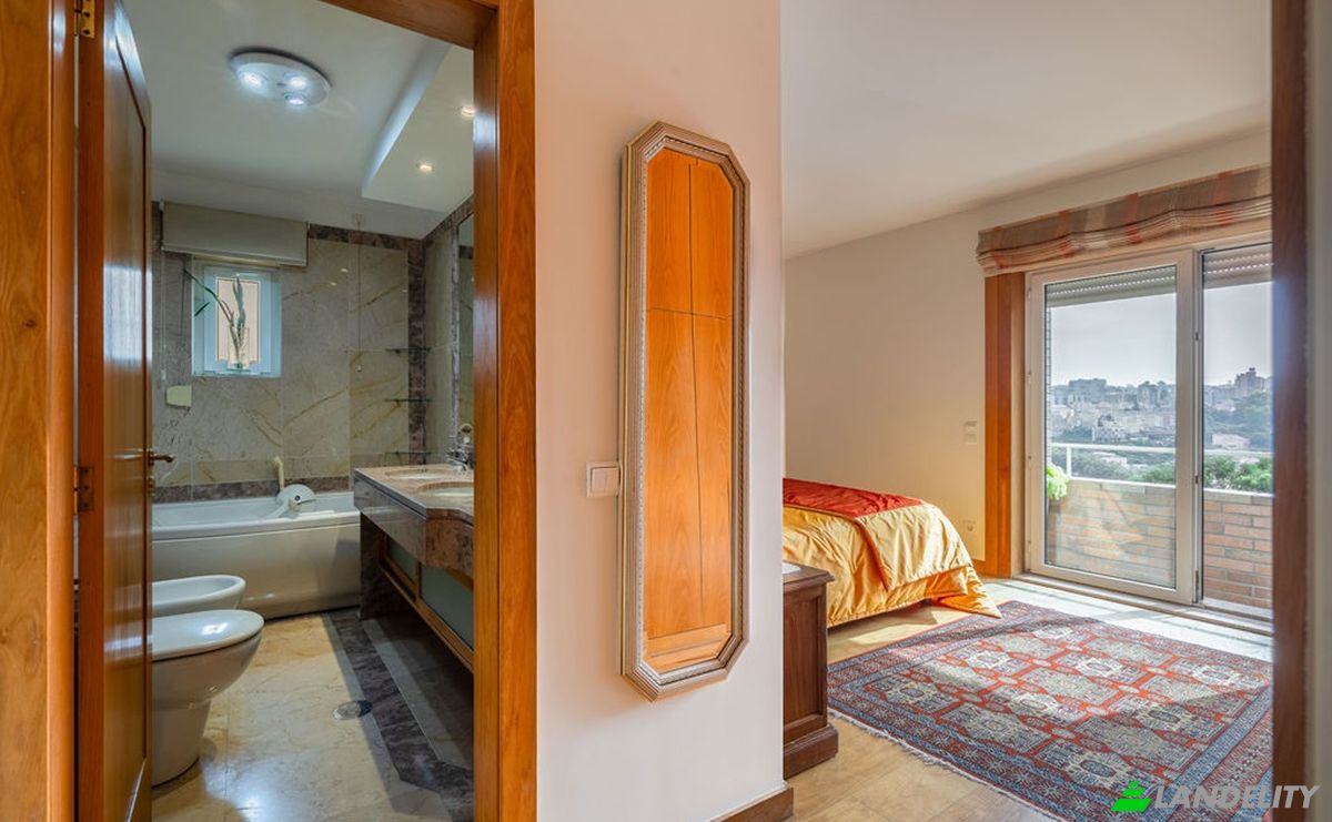 Apartment for Sale R Manuel Moreira Barros 621, 4400-346 Vila Nova de Gaia, Vila Nova de Gaia, Porto District, Portugal. Photo 2