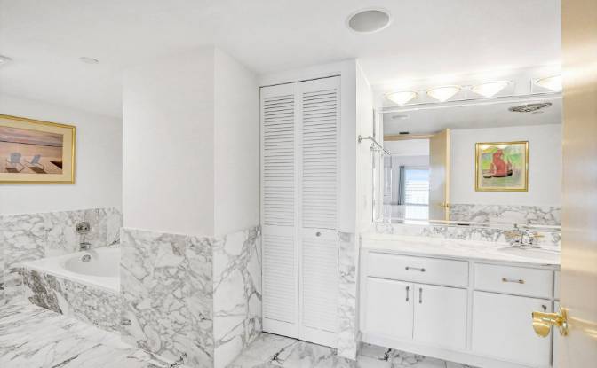 Apartment for Sale Collins Ave, Miami Beach. Photo#13