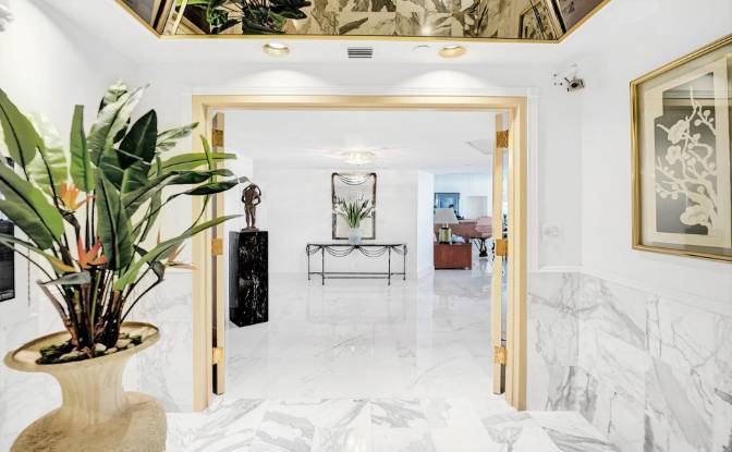 Apartment for Sale Collins Ave, Miami Beach. Photo#2