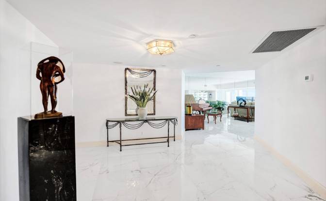 Apartment for Sale Collins Ave, Miami Beach. Photo#3