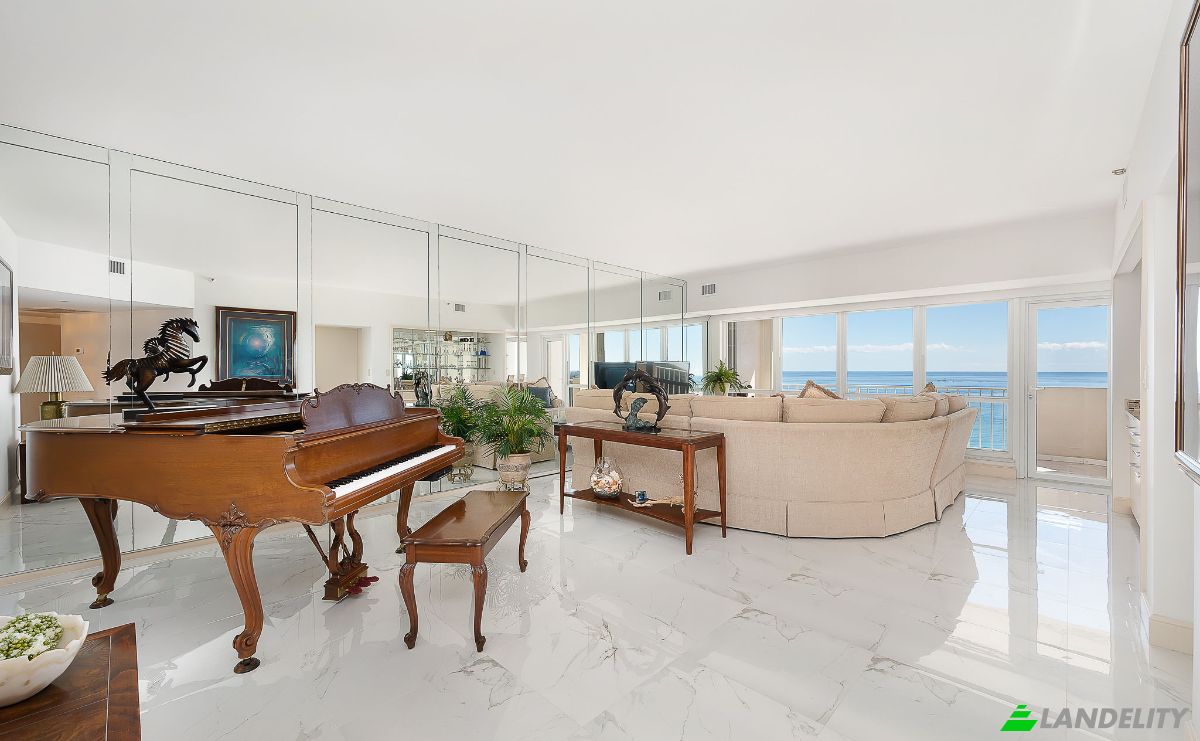 Apartment for Sale Collins Ave, Miami Beach, Miami-Dade County, Florida, United States, FL 33139, USA. Photo 4