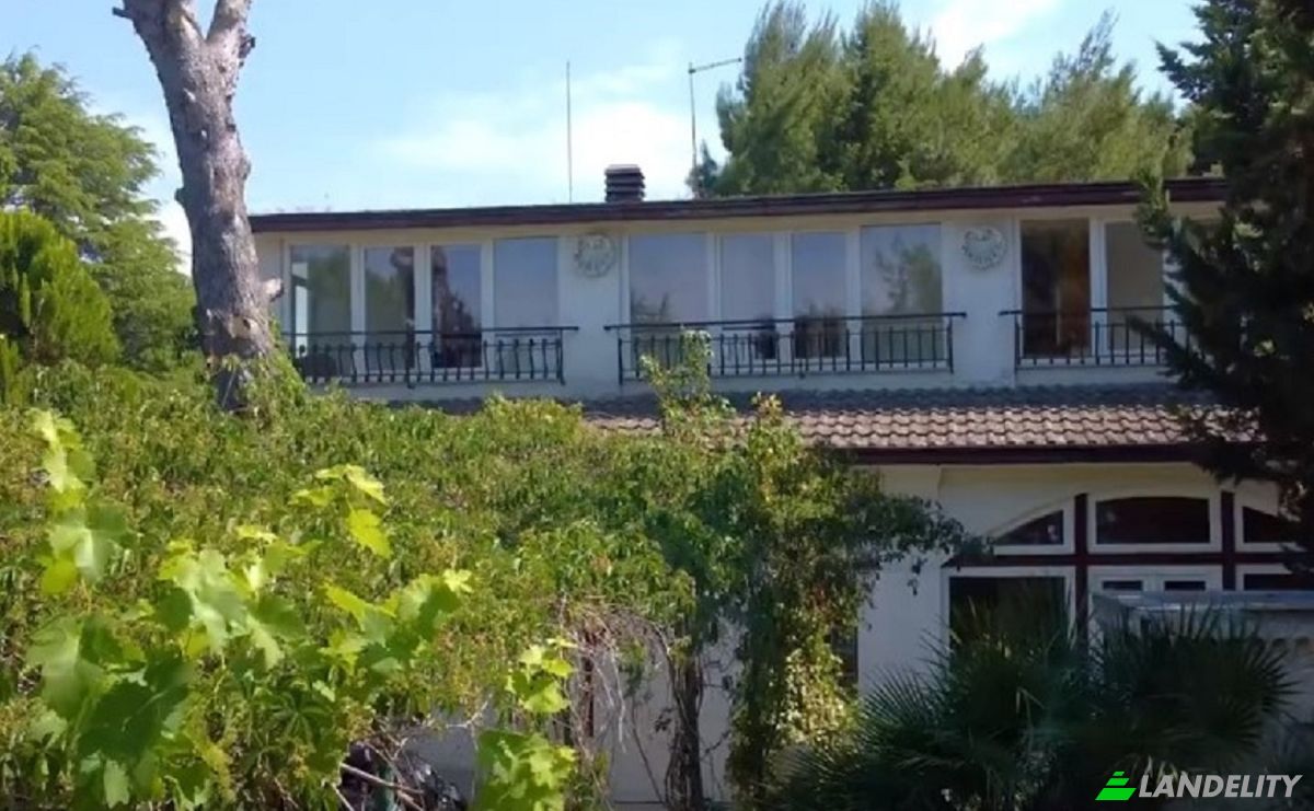 Single Family Home for Sale Lagogemolo Park, 70020 Borgo Incoronata, Lagogemolo BA, Borgo Incoronata-Lagogemolo, Metropolitan City of Bari, Apulia, Italy. Photo 2