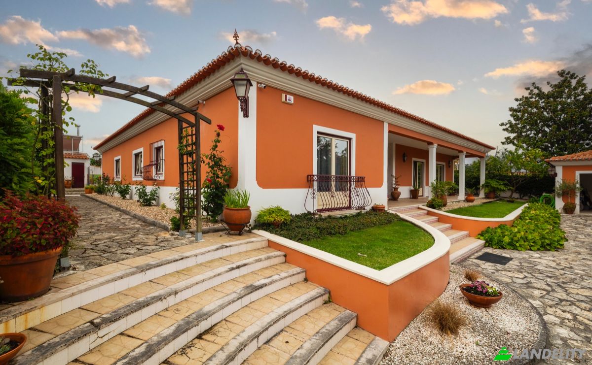 Single Family Home for Sale R da Arrufeira 8, 2440 Batalha, Batalha, Leiria District, Portugal. Photo 1
