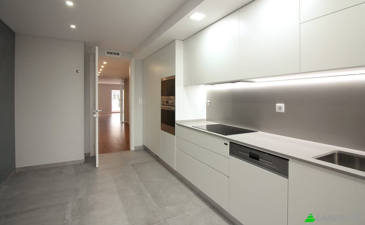 Apartment for Sale Dr Joao Baptista Jacquet, Parede, Cascais, Lisbon, Portugal. Photo 1