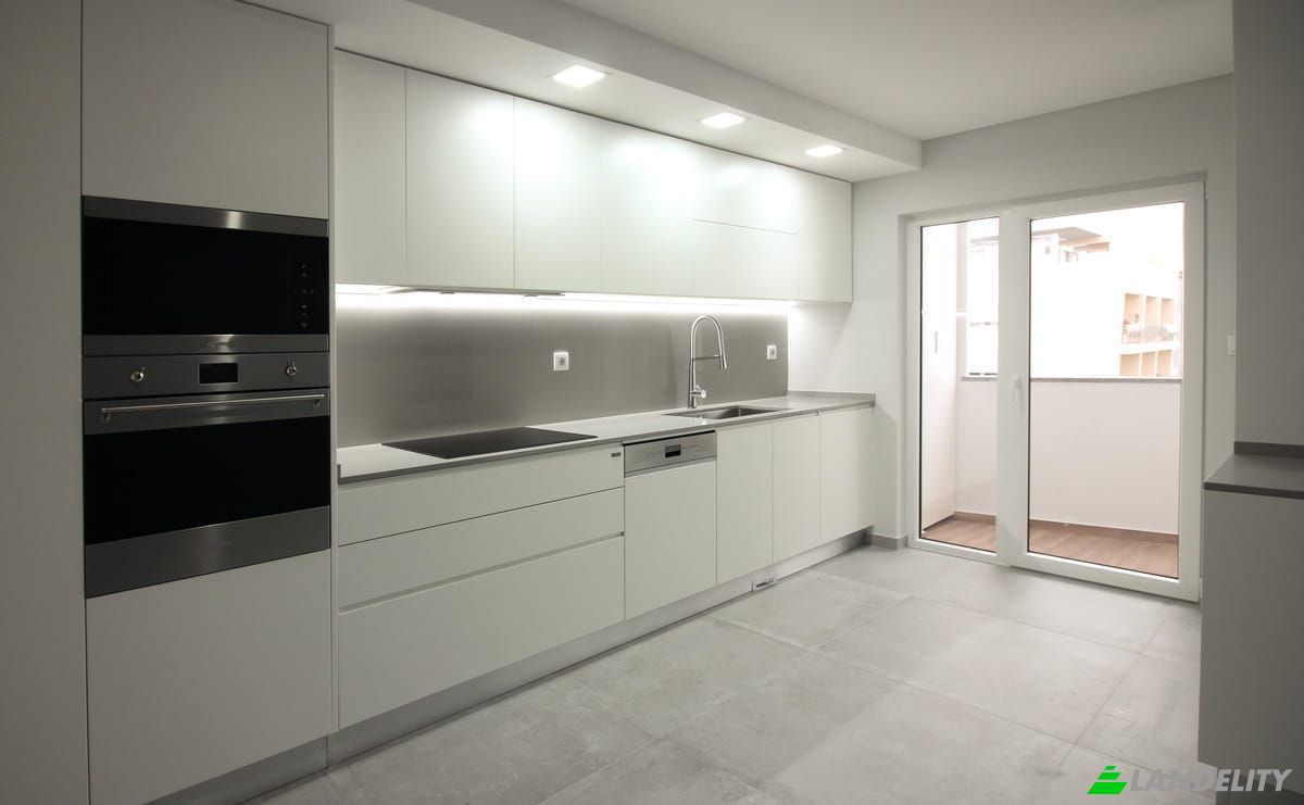 Apartment for Sale Dr Joao Baptista Jacquet, Parede, Cascais, Lisbon, Portugal. Photo 3