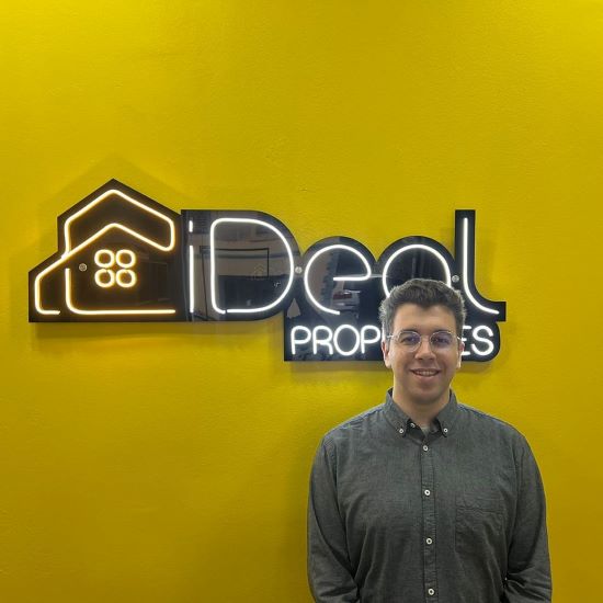 Logo image Regan
